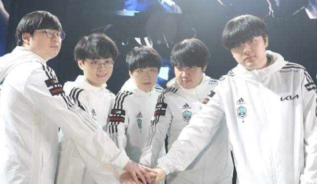 两冠失落的 两冠失落的