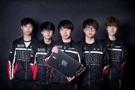 国选手捧杯 国选手捧杯