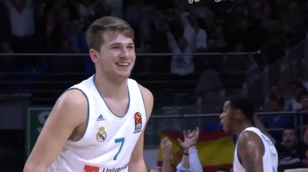 16岁时的戈登就已经可以飞天遁地了