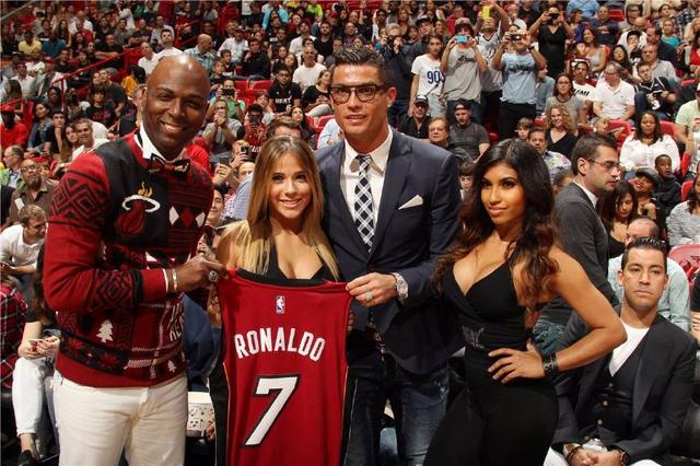 意甲媒体透露：加拉塔萨雷俱乐部与米兰的沟通一直在持续，他们的目标球员是后卫托莫里