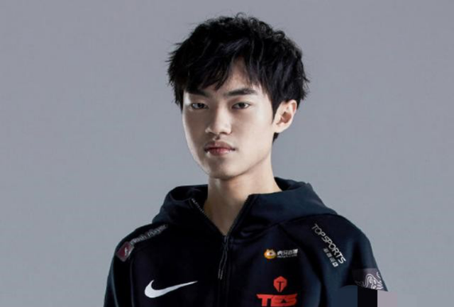 科莫通过明
